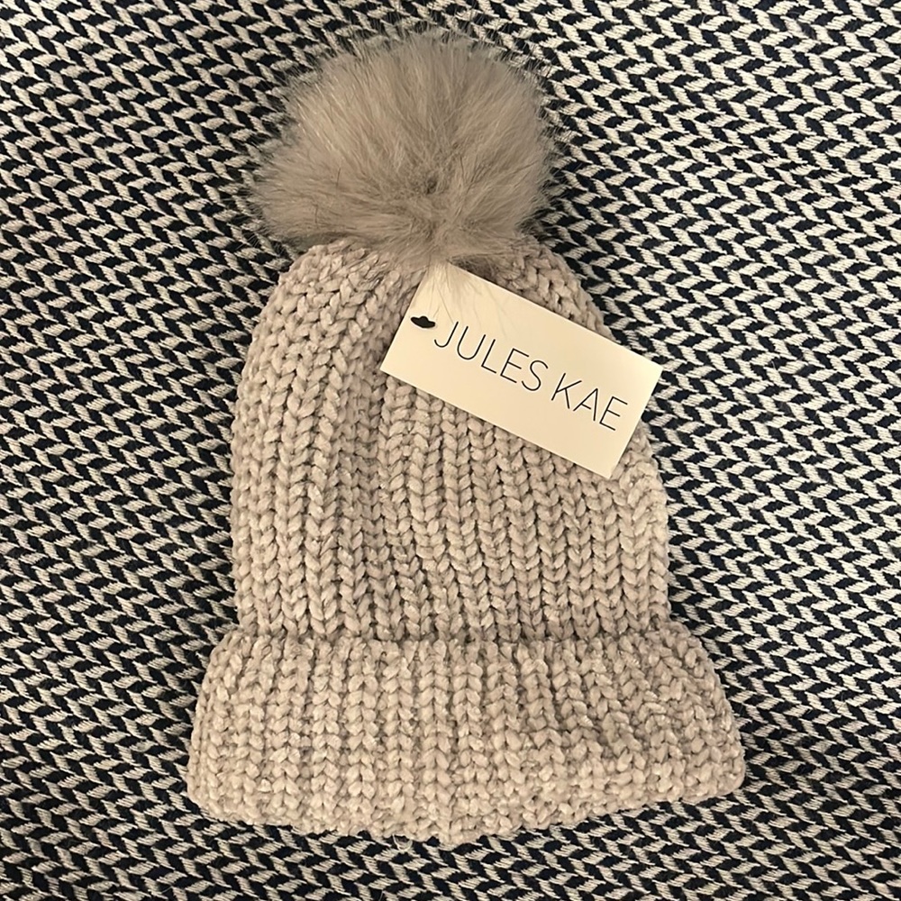 Pom Pom Winter knit hat